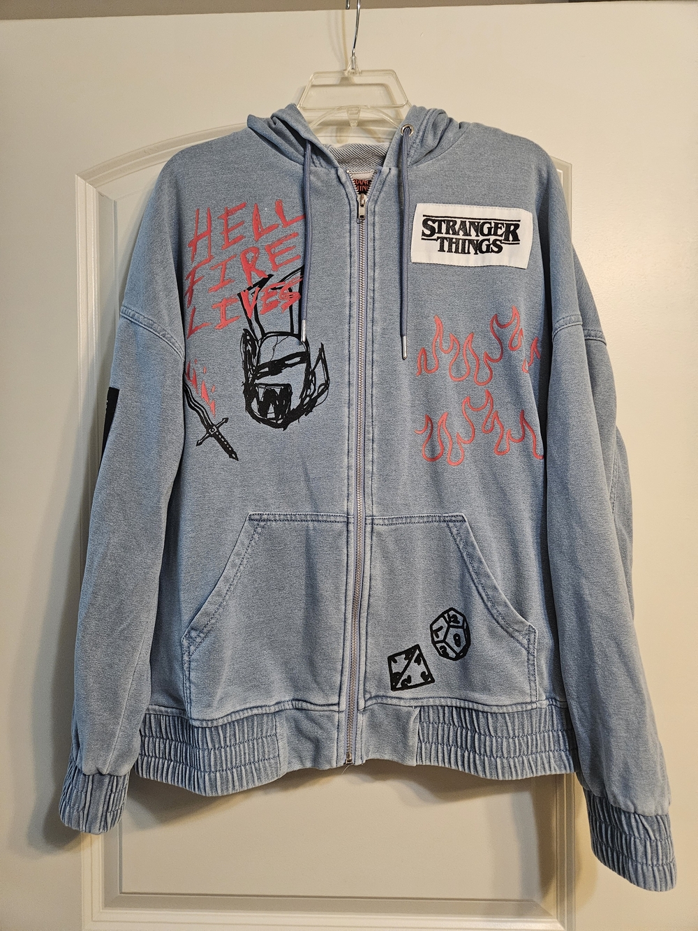 Stranger Things Hellfire Club Distressed Hot Top Exclusive Zip Hoodie Size Large